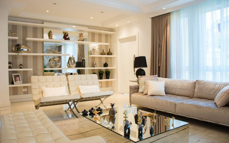 Cách đặt sofa phòng khách nhiều cửa không vướng lối đi