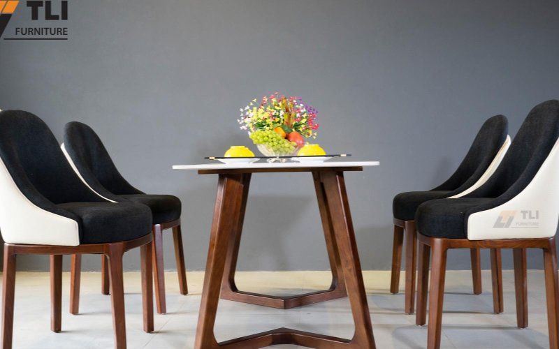 Bề rộng ghế ảnh hưởng trực tiếp đến số chỗ ngồi quanh bàn