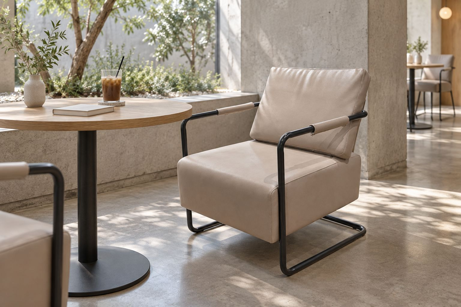 Ghế armchair TLI đặt cạnh bàn nhỏ, tạo góc ngồi thoáng bên cửa sổ. Ghế armchair TLI đặt cạnh bàn nhỏ, tạo góc ngồi thoáng bên cửa sổ.